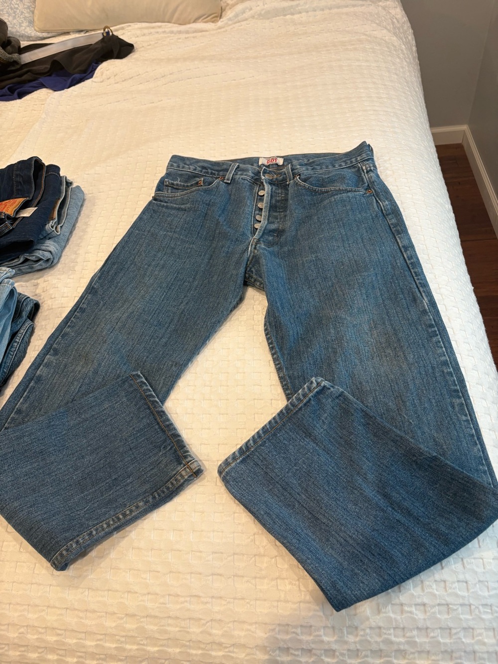 VINTAGE 1990 501 button fly Levi’s made in USA unisex